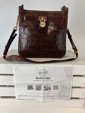 MICHAEL KORS EMBOSSED ANIMAL PRINT WOMENS CROSSBODY BAG